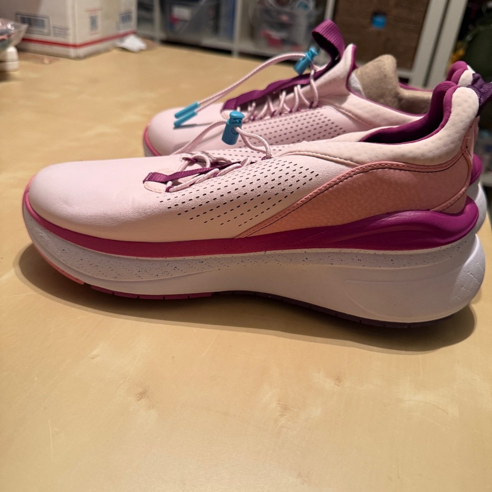 Clove Tennis Shoes